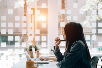 【机油滤芯多久换一次,机油滤芯多久换一次比较好】